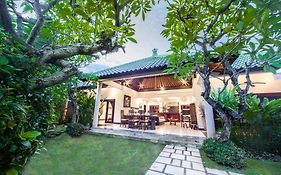 Villa Frangipani